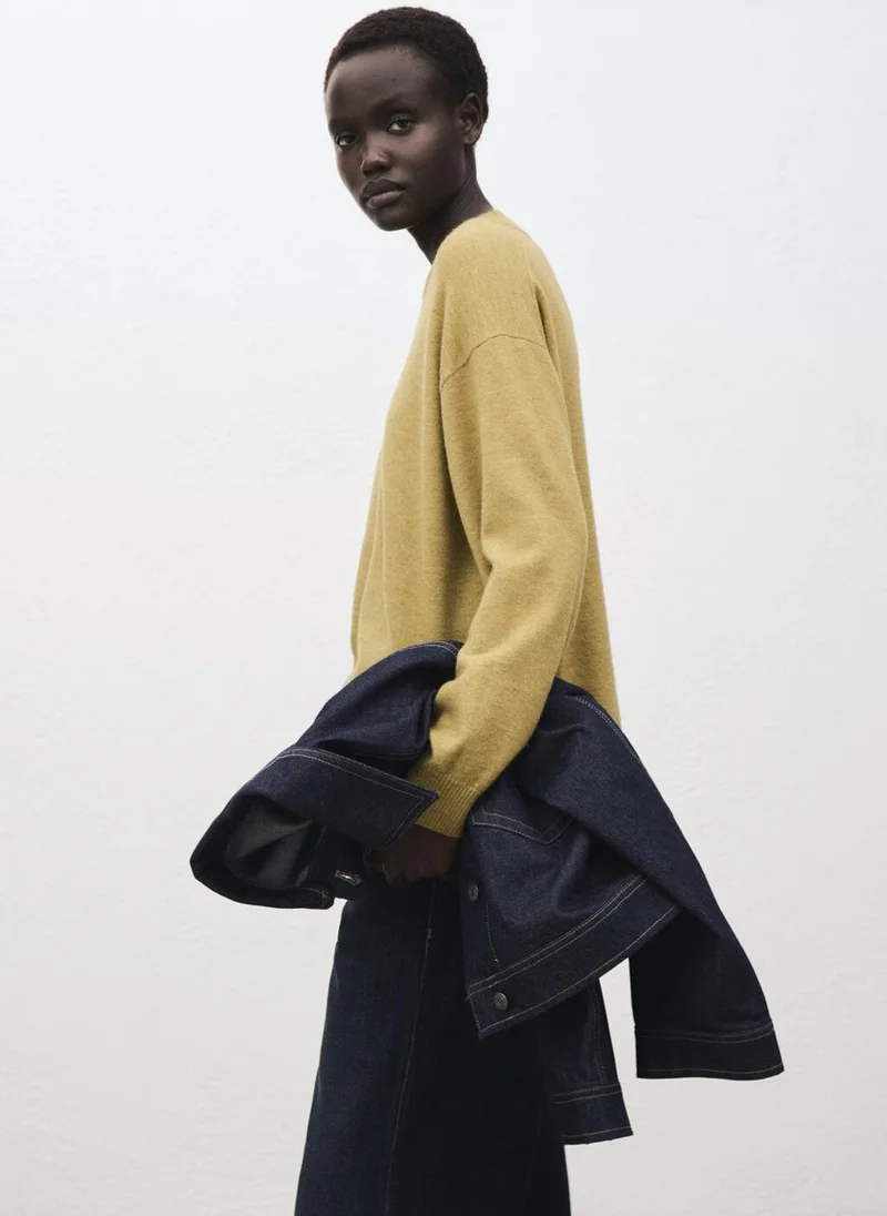 مانجو كنزة فضفاضة بحواف مضلعة