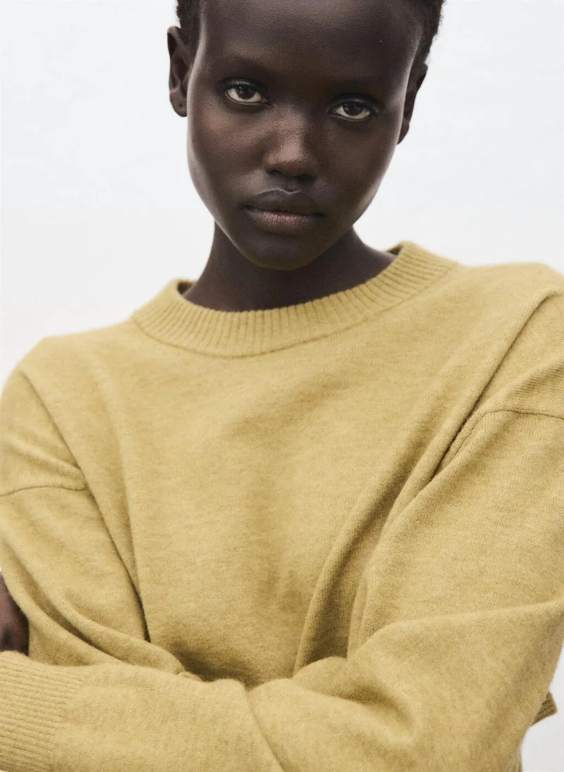 مانجو كنزة فضفاضة بحواف مضلعة