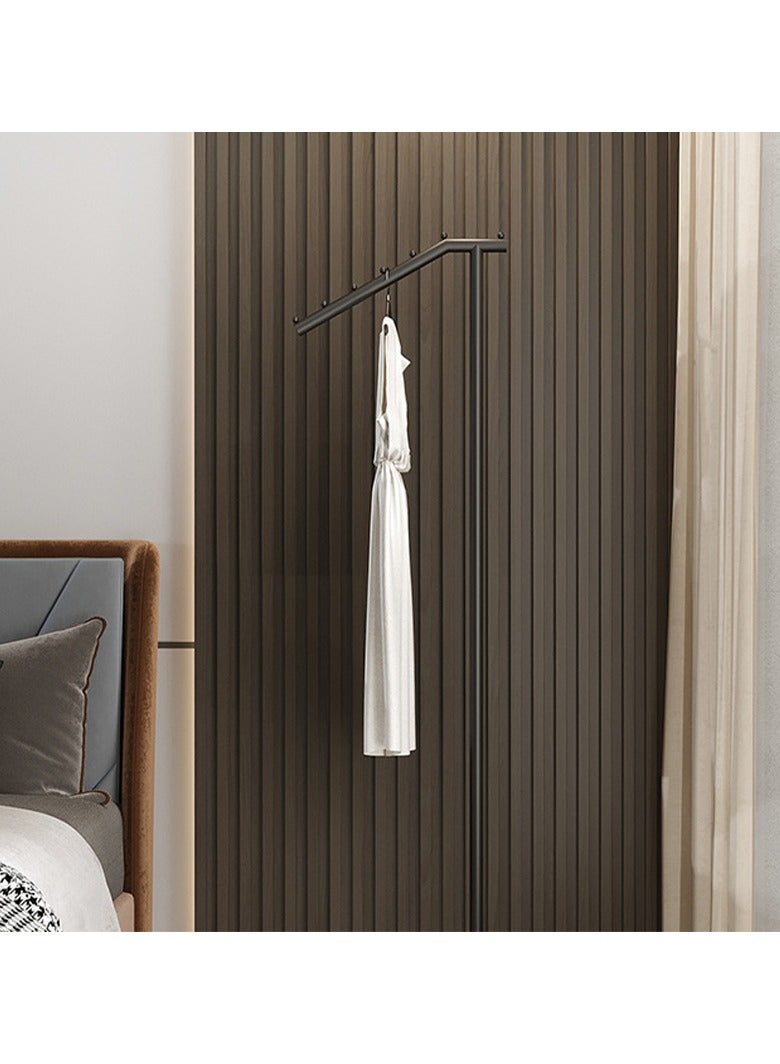 عام علاقة ملابس مثبتة على الأرض بجانب السرير في غرفة النوم - Image 2