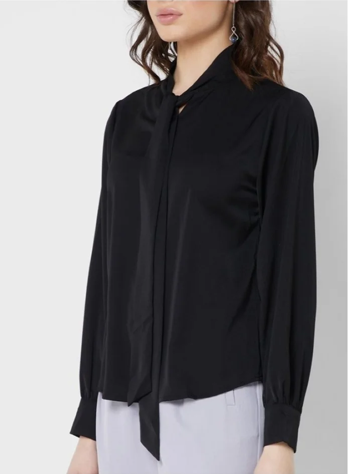 ايلا Front Tie Detail Blouse