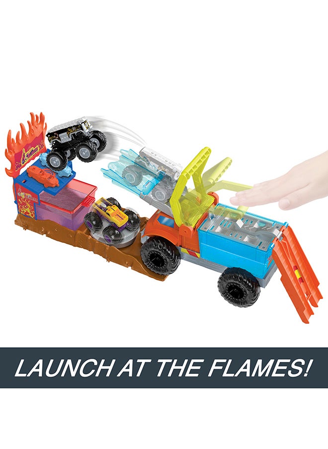 هوت ويلز تشتعل حركة تغيير الألوان مع مجموعة ألعاب هوت ويلز Monster Trucks Arena Smashers Color Shifters 5-Alarm Rescue‎. يقود الأطفال جهاز إنذار كولور شيفترز HW 5-Alarm المرفق في خزان الماء البارد الجليدي في جهاز قابل للفصل لبدء تغيير اللون الأول قبل التصويب على جدار من اللهب خلف المدرج. اصطدم بمكان التحطيم، و5 منبهات تحطم في الحوامل: السيارتان المتضمنتان القابلة للكسر وشاحنة مونستر تسقط في الماء الدافئ جدًا ويتغير اللون 5 منبهات مرة أخرى! قم بتشغيل محرك الأقراص الدوار للتخلص من الماء الزائد قبل تكرار التحدي! قد تختلف الألوان والديكورات.  - Image 2