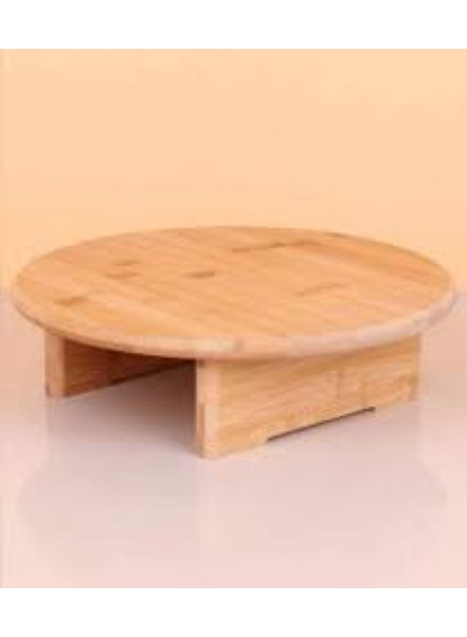 قاعدة تقديم خشبية مرتفعة تجمع بين الأناقة والعملية لعرض الطعام بشكل جذاب.