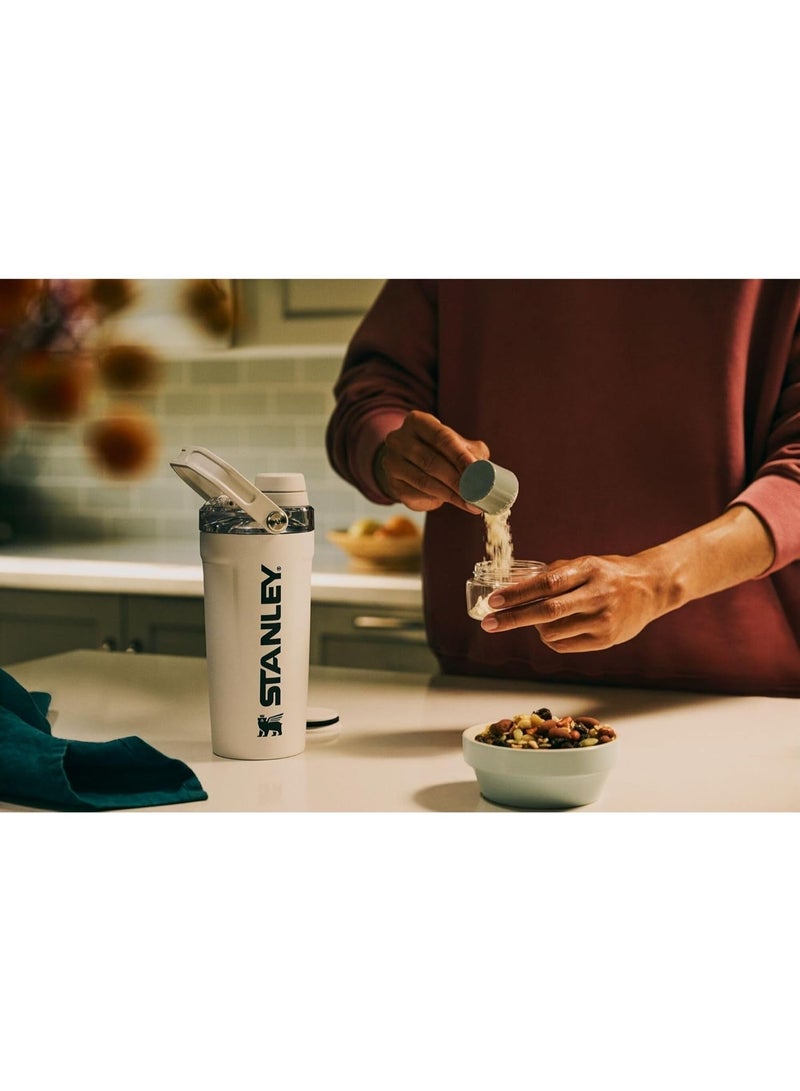 STANLEY Vitalize Shaker Bottle 20 oz (591 ml) – Leakproof Vacuum Insulated Stainless Steel Protein Shaker with Fast Flow Twist Lid, Built-in Storage Compartment, Mixing Strainer, Keeps Drinks Cold - Image 4