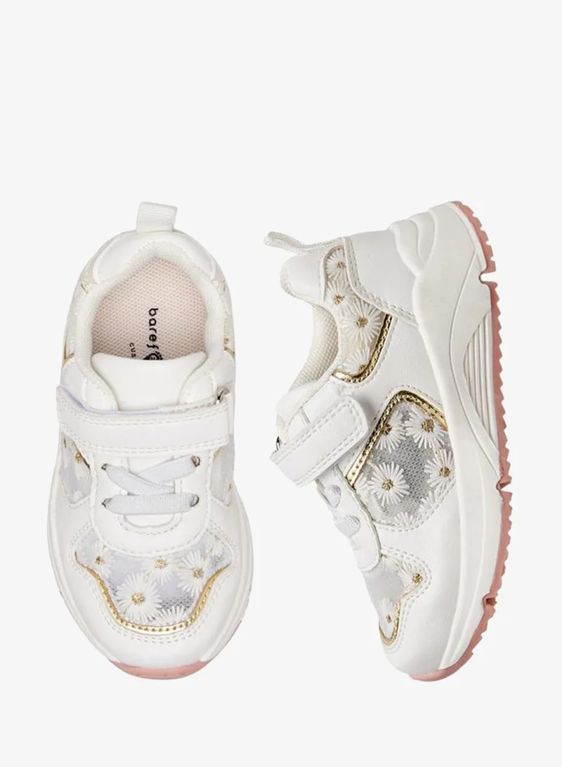 بيرفيت Girls Daisy Embroidered Hook & Loop Sneakers