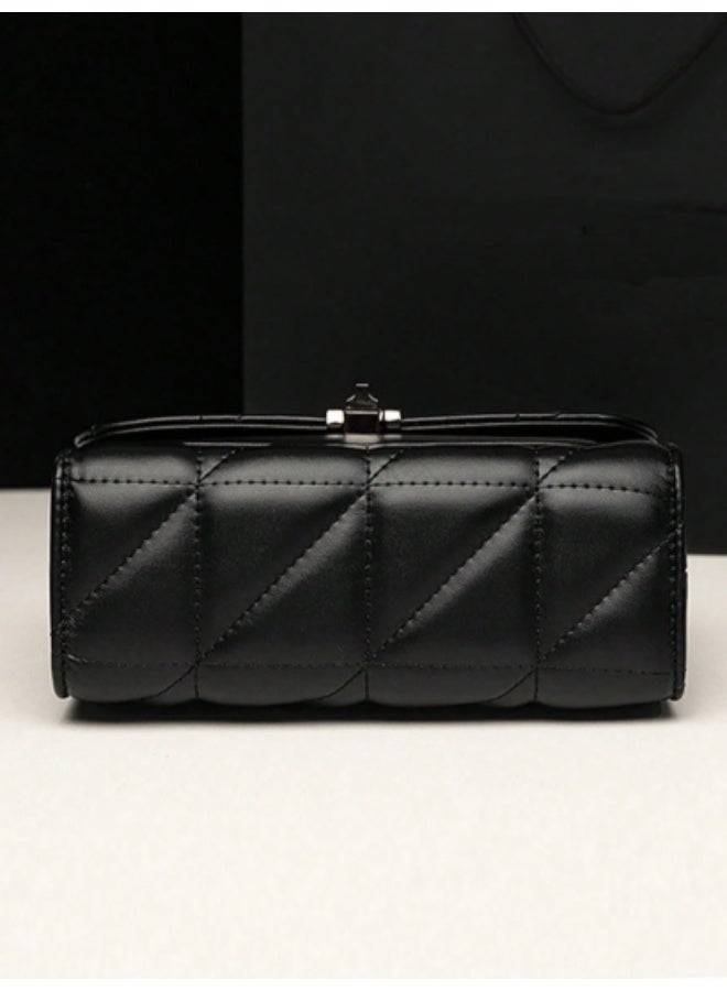 شنطة كتف نسائية أنيقة بسلسلة، لون أسود، تصميم مبطن فاخر، إغلاق بسحاب، مثالية للاستخدام اليومي والمناسبات - Image 4