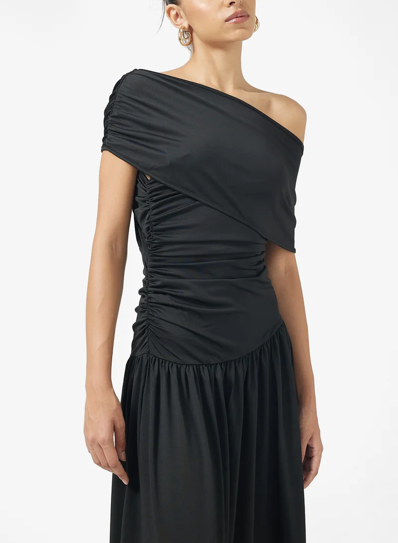 جينجر Draped Drop Waist Dress with Pleats