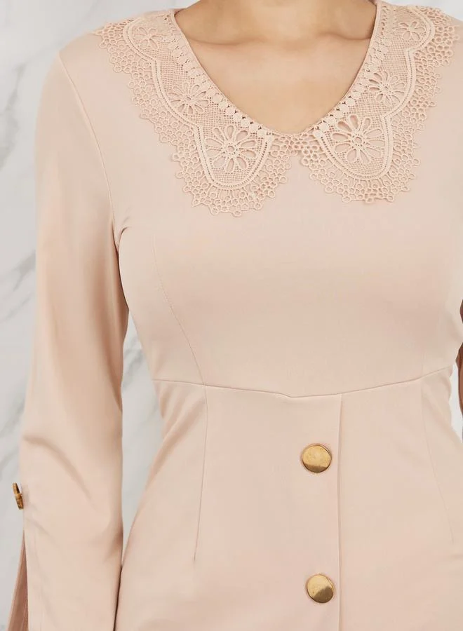 تايك تو Lace Trim Neck Button Detail Front Slit Maxi Dress
