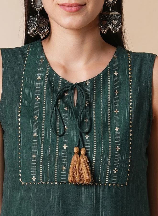 globus Women Green Tie-Up Neck Printed Yoke Straight Kurta With Narrow Pants & Yarndyed Dupatta by Styli