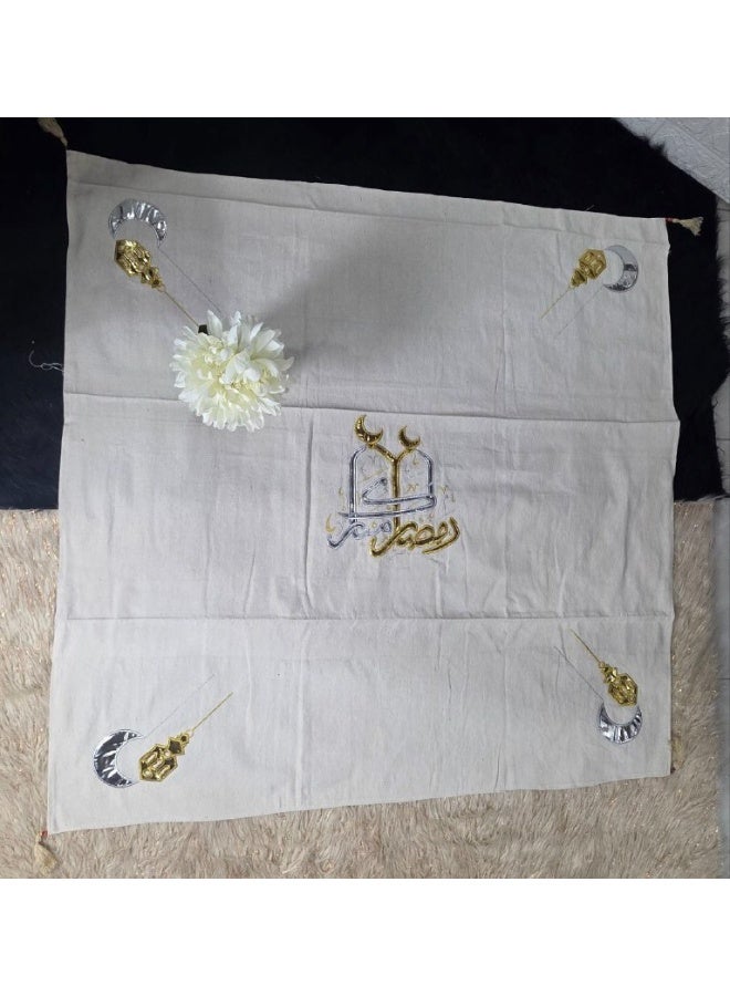 ناما مفرش طاولة رمضاني مطرز بعبارة "رمضان كريم" - تصميم عصري وأنيق