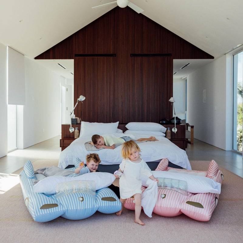FUNBOY FUNBOY Kids Blue Inflatable Travel Bed & Mattress. Perfect for Sleepovers. Includes Carrying Case Storage Bag, Twin  - Image 4