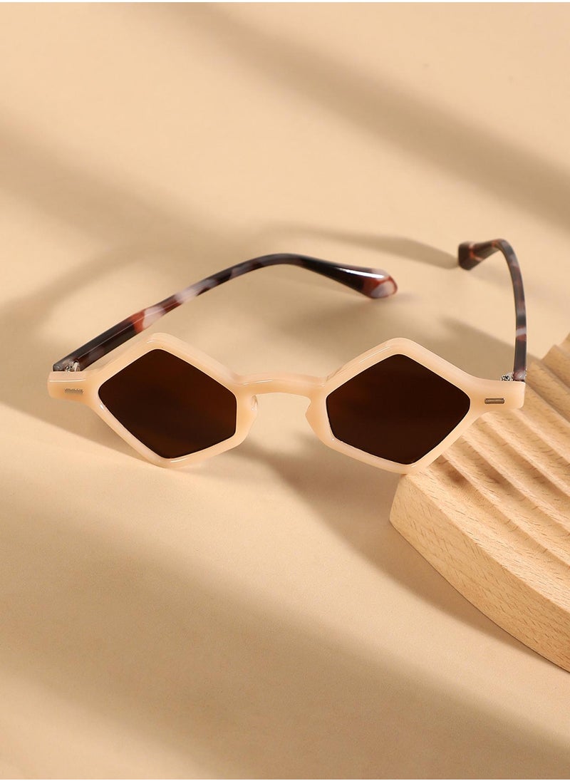 The Clique Geometric Sunglasses - Saltbox Beige - pzsku/Z5D21FB775648AE633F7FZ/45/_/1741336671/6fcc35e5-2b98-4aab-8fda-32da2af6e88e