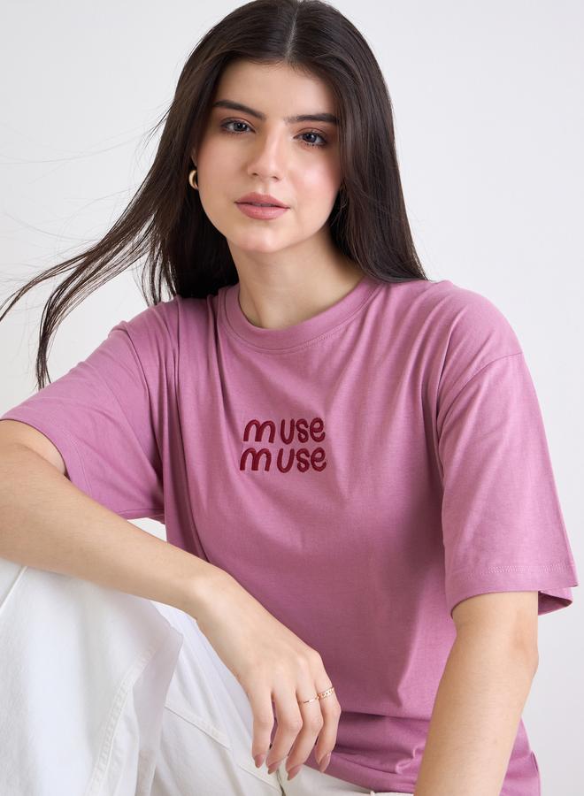 ستايلي تيشيرت فضفاض بتفاصيل مُطرزة - Image 1