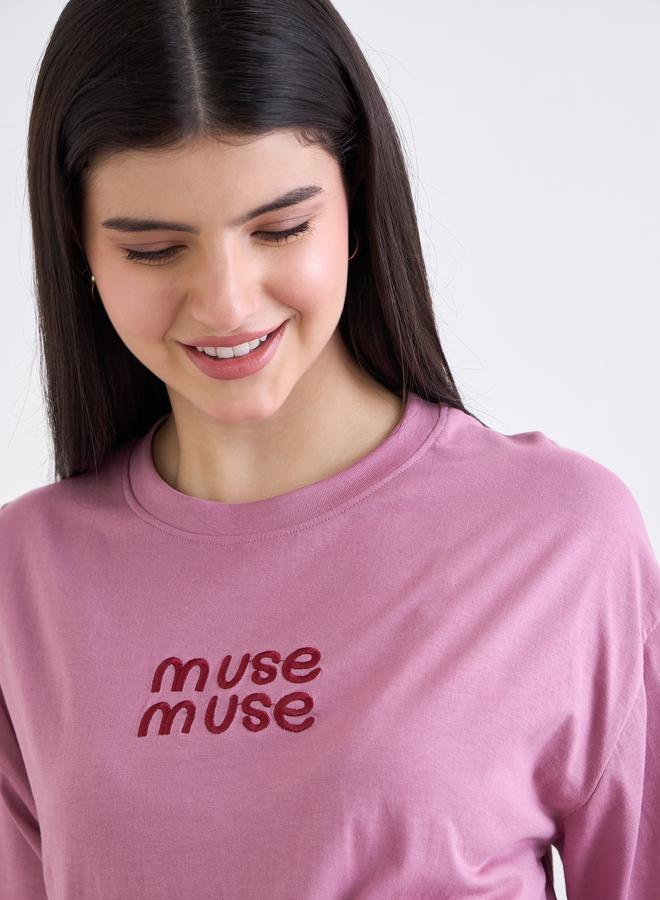 ستايلي تيشيرت فضفاض بتفاصيل مُطرزة - Image 4