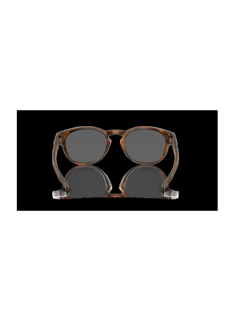 OAKLEY نظارات شمسية أوكلي لاتش للجنسين 0OO926553 بريزم أسود - Image 3