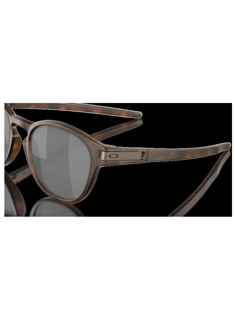 OAKLEY نظارات شمسية أوكلي لاتش للجنسين 0OO926553 بريزم أسود - Image 4