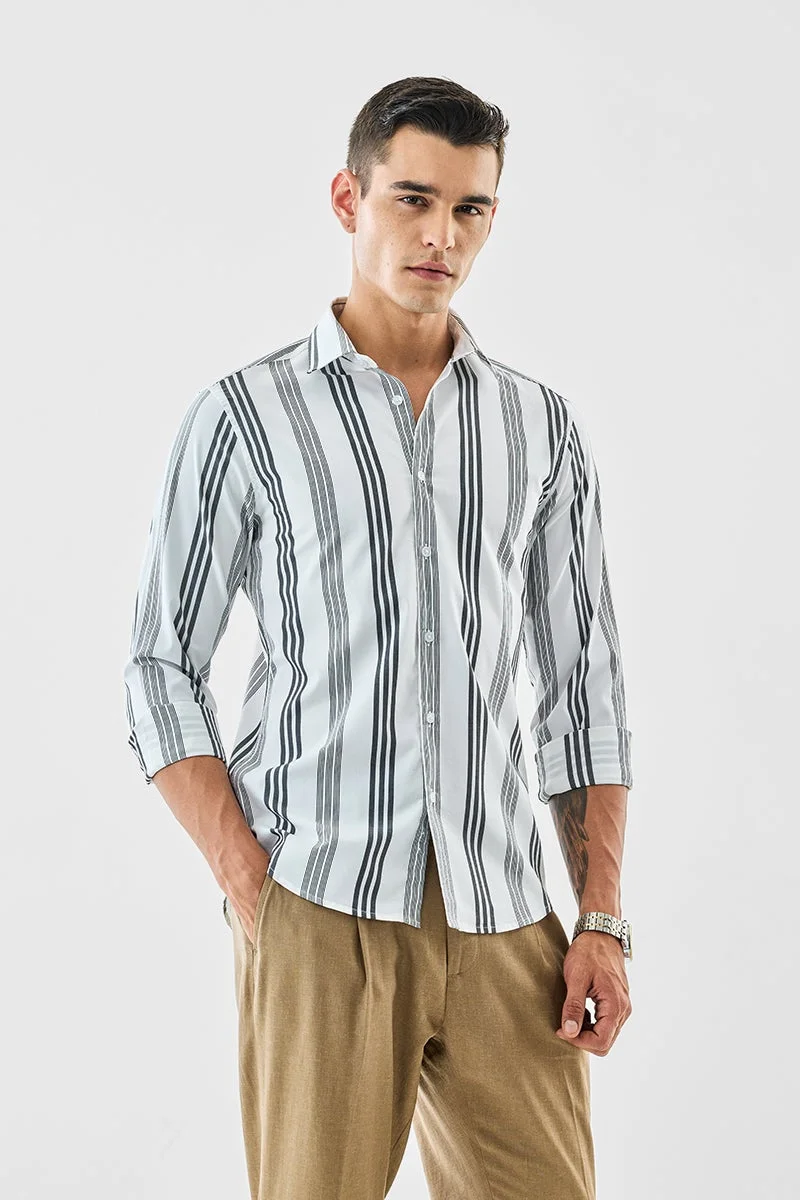 سنيتش قميص مخطط بقصة ضيقة ومرونة