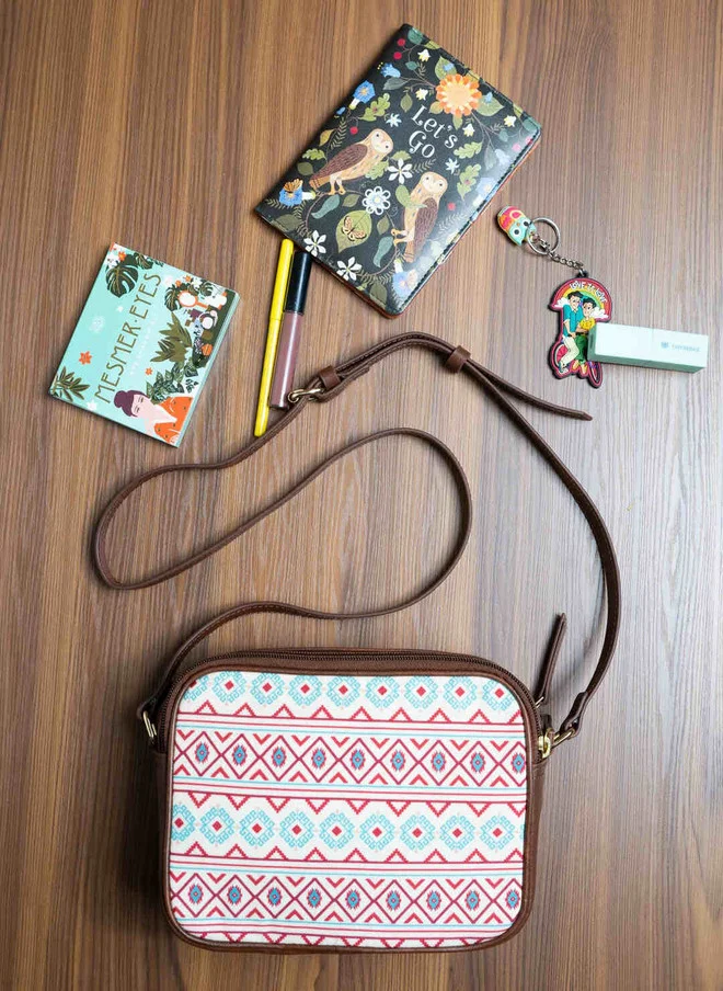 تشومباك Tealbychumbak Mercado Aztec Rectangular Sling Bag