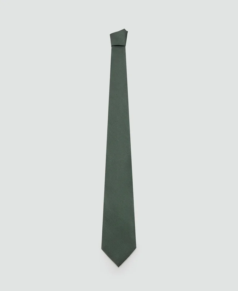 Plain silk tie