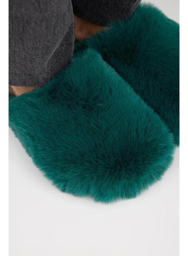 Manijero Gaye Women's Plush Plain Green Slippers. - Image 3
