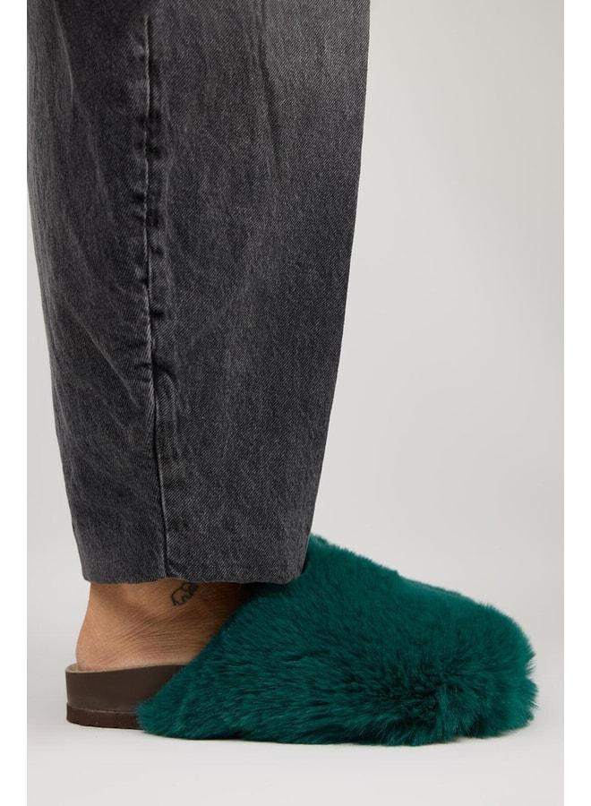 Manijero Gaye Women's Plush Plain Green Slippers. - Image 1