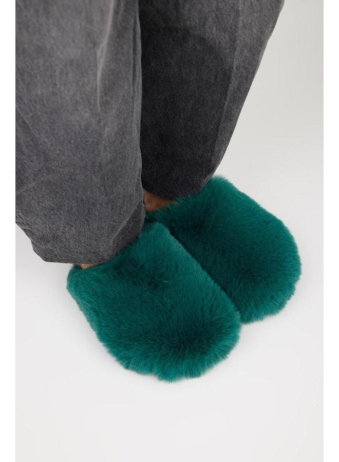 Manijero Gaye Women's Plush Plain Green Slippers. - Image 2
