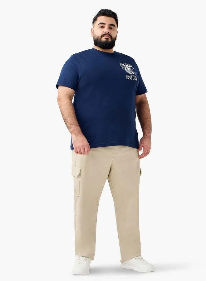 سبلاش فيڤ تيشيرت مقاس كبير بطبعة شعار ورقبة دائرية وأكمام قصيرة