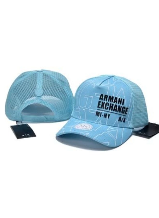 قبعة شاحنة أرميني إكستشينج زرقاء فاتحة مع ظهر شبكي وتفاصيل شعار العلامة التجارية