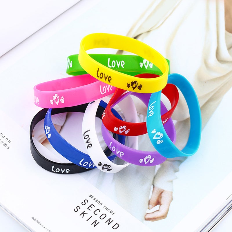 💍 مجموعة ٢٠ سيليكون رياضي يد مزيج ألوان مع رسومات أحرف إنجليزية - Image 1