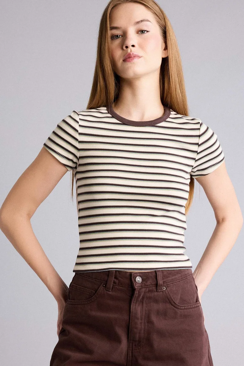 ديفاكتو Slim Fit Crew Neck Ribana Short Sleeve T-Shirt