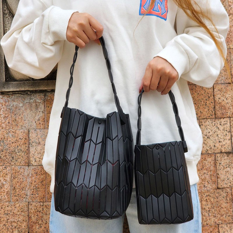 23 Original Factory Patchwork Quilted Bag Geometric Color Block Tote Bucket Bag Single Shoulder Handbag Women'S Bag Quilted Miyake Versatile - Image 1