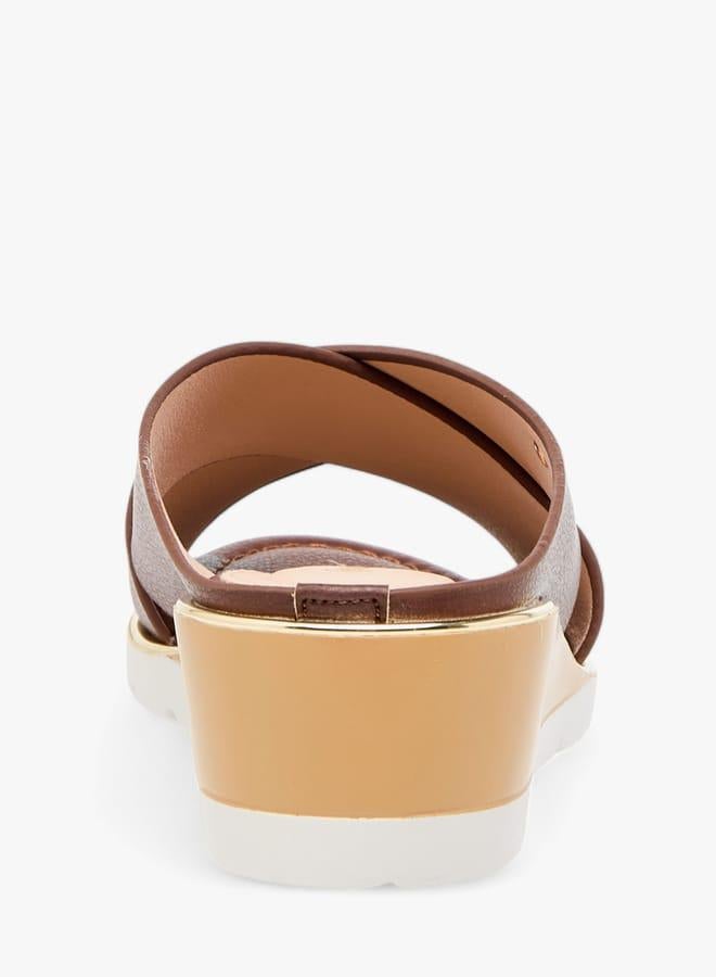 لو كونفورت صنادل نسائية بكعب ويدج بحزام متقاطع بلون سادة - Image 5