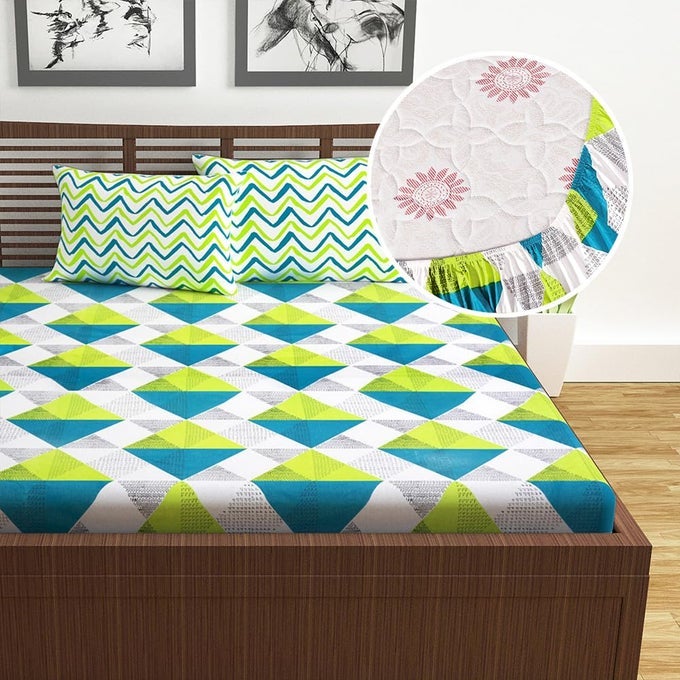 GREEN AND BLUE ABSTARCT ZIG ZAG DUAL PRINT PATTERN 120 TC GLACE COTTON ELASTIC FITTED PRINTED QUEEN SIZE DOUBLE BED BEDSHEET WITH 2 PILLOW COVER FOR BEDROOM