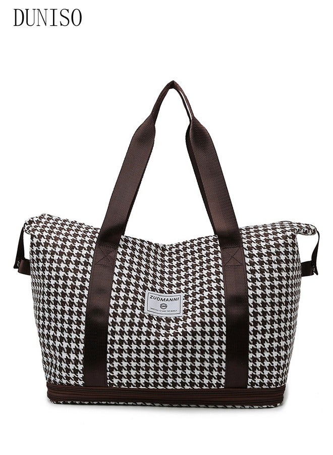 DUNISO حقيبة سفر قابلة للتوسيع وحقائب نهاية الأسبوع للنساء حقيبة رياضية كبيرة مقاومة للماء وحقيبة رياضية للصالة الرياضية وحقيبة حمل طوال الليل (لون القهوة) - Image 1