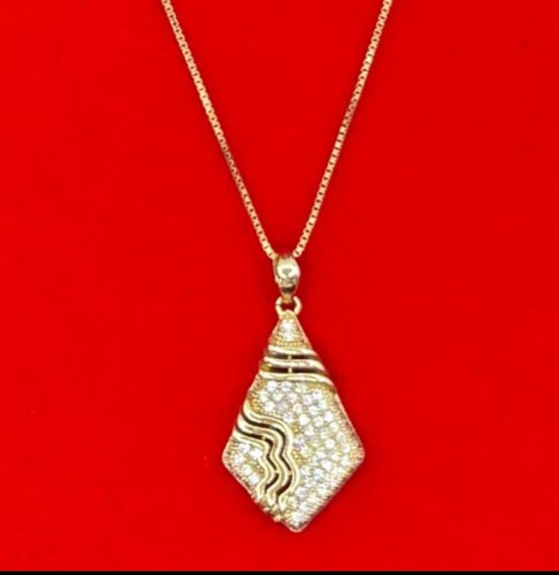 Armaaj Elegant jewelry set gold plated Necklace and earring featuring a distinct diamond shape,kite like silhoutte - Image 2