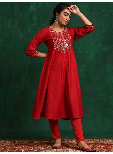 كرتا أناركالي مطرز باللون الأحمر