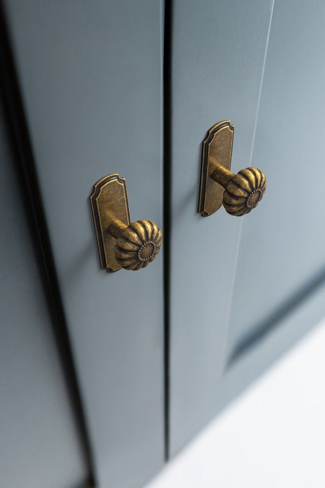 Goo-ki 6 عبوات من مقابض خزانة اليقطين النحاسية العتيقة - سبائك الزنك القديمة مع لوحة خلفية - درج 1.25 بوصة يسحب للمطبخ وخزانة الملابس - بدون بصمات الأصابع وسهلة التنظيف - عيد الهالوين ، ديكور المزرعة (بما في ذلك البراغي) - Image 2