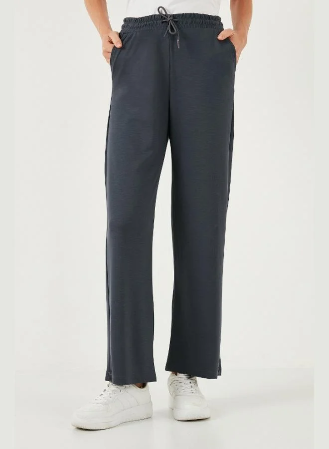 ليلا بنطلون رياضي نسائي واسع الساق من قماش لايلا من أويشو