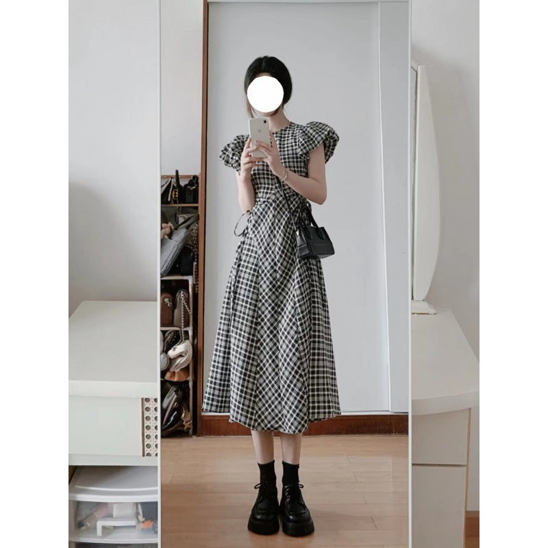 Summer 2025 French Style High-end Elegant Slimming Casual dress Niche Design Retro Waist Plaid Dress for Women Plaid skirt 