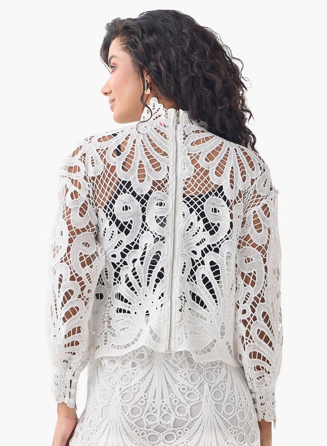 تواكستريمز بلوزة بتفاصيل دانتيل وياقة عالية وأكمام طويلة من تو إكستريمز - Image 3