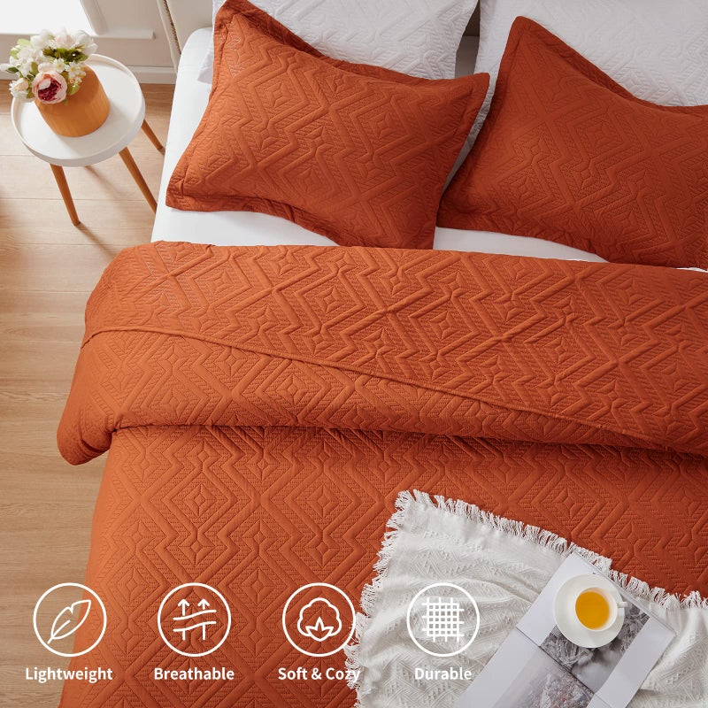 LEAONME طقم لحاف ليونمي كامل/ملكة 3 قطع، لحاف خفيف برتقالي محترق/صدأ - 90''x98''، لحاف صيفي ناعم من الألياف الدقيقة، طقم غطاء دافئ فاخر لجميع الفصول (يشمل 1 لحاف، 2 غطاء وسادة) - Image 4