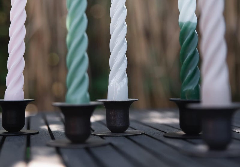 شموع “Candles with a Twist®”， مصنوعة في إيطاليا، متوفرة بـ 25 لونًا، شموع للعشاء، شموع ملتوية تحترق لمدة 5 ساعات، شموع مخروطية الشكل، مطلية، مجموعة هدايا من الشموع بدون رائحة، 6 قطع. الحجم: 2.2 × 21 سم (لون الفراولة). - Image 5