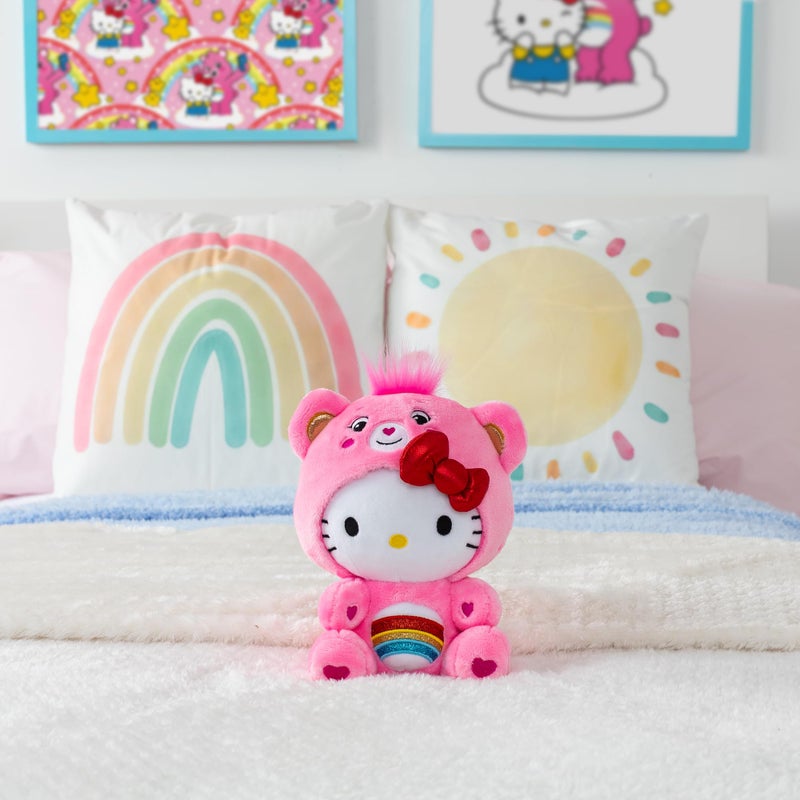 Care Bears كير بيرز هيلو كيتي مرتدية زي شير بير 8" دمية محشوة بحجم ممتع - ناعمة، قابلة للعناق Bestie! â€“ مناسبة للفتيات والفتيان، الموظفين، الجامعين، من عمر 4+ - Image 3