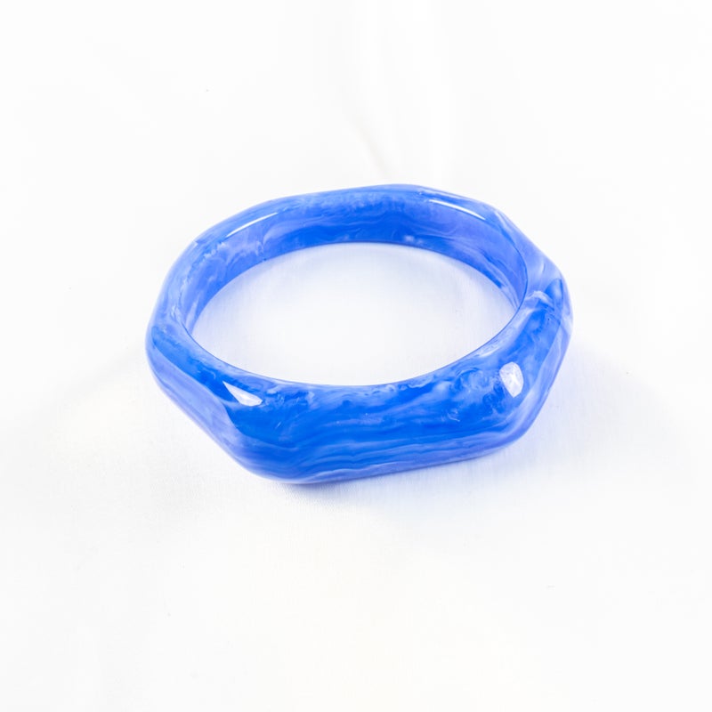 أسورة أكريليك باللون الأزرق الرخامي - Image 2