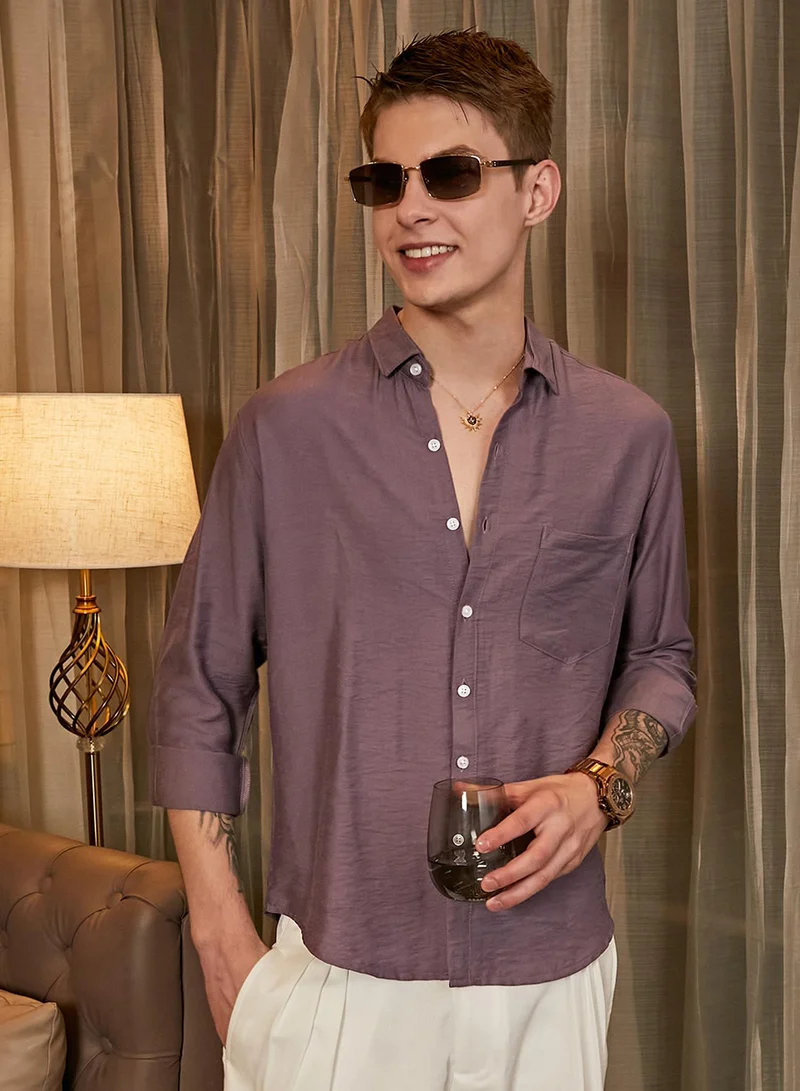 Campus Sutra Campus Sutra Men's Grape Purple Breezy Wrinked Relaxed Shirt For Casual Wear | Spread Collar | Long Cuffed Sleeves | Button Closure | Shirt Crafted With Comfort Fit For Everyday Wear