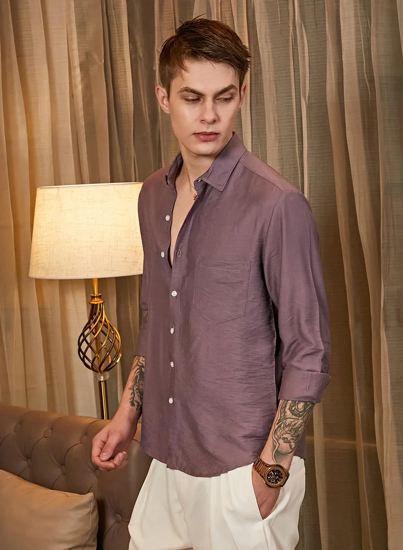Campus Sutra Campus Sutra Men's Grape Purple Breezy Wrinked Relaxed Shirt For Casual Wear | Spread Collar | Long Cuffed Sleeves | Button Closure | Shirt Crafted With Comfort Fit For Everyday Wear