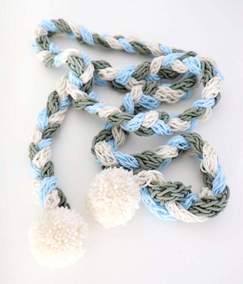 Tuttle Publishing Finger Knitting for Kids: Super Cute & Easy Things to Make - Image 4