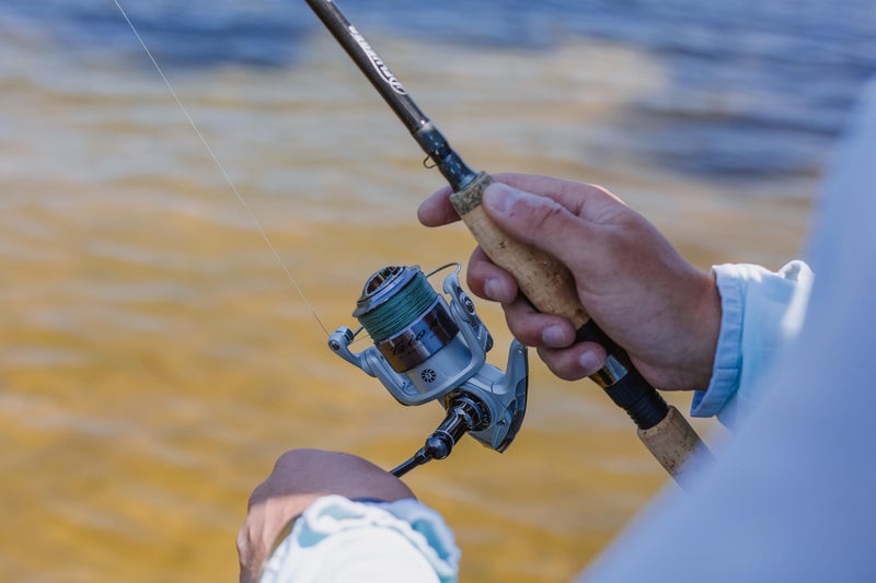 Pflueger بفلوجر تريون بكرة صيد، حجم 20، بكرة صيد، موضع مقبض يمين/يسار، جسم دوار من الجرافيت، مقاومة للتآكل، بكرة ألمنيوم، نظام سحب أمامي، فضي - Image 4