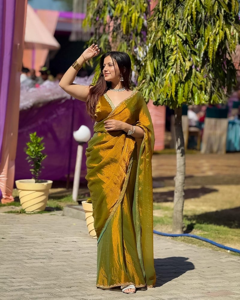 Sidhidata Women's Two Tone Shaded Mustard & Seagreen Soft Zimmy Choo Fandy Silk Saree with Hand Work Lace Border and Unstitched Blouse Piece - Image 4