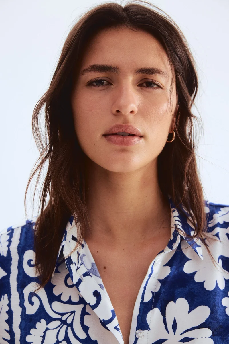 اتش اند ام قميص بأكمام قصيرة من التويل