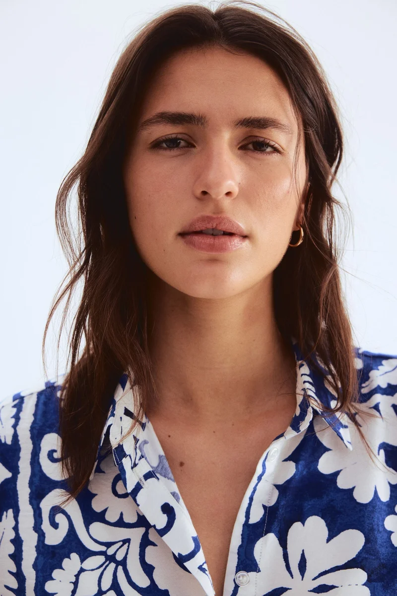 اتش اند ام قميص بأكمام قصيرة من التويل